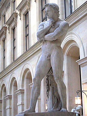 Statue de Spartacus par Denis Foyatier, exposée au Musée du Louvre. Cette sculpture du XIXe siècle représente puissamment Spartacus, le leader de la rébellion des esclaves, avec un physique musclé et une expression réfléchie symbolisant sa force physique et son leadership intellectuel.