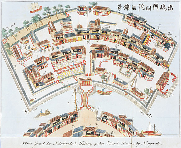 Um mapa antigo de Dejima em Nagasaki. A ciência e tecnologia ocidentais foram transmitidas ao Japão através desta ilha, influenciando estudiosos do período Edo, incluindo Hiraga Gennai.